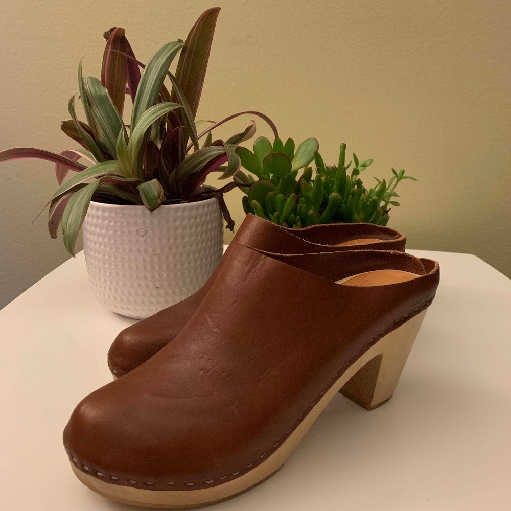 Bryr Chloe Closed Toe Clog in Whiskey- Size 38